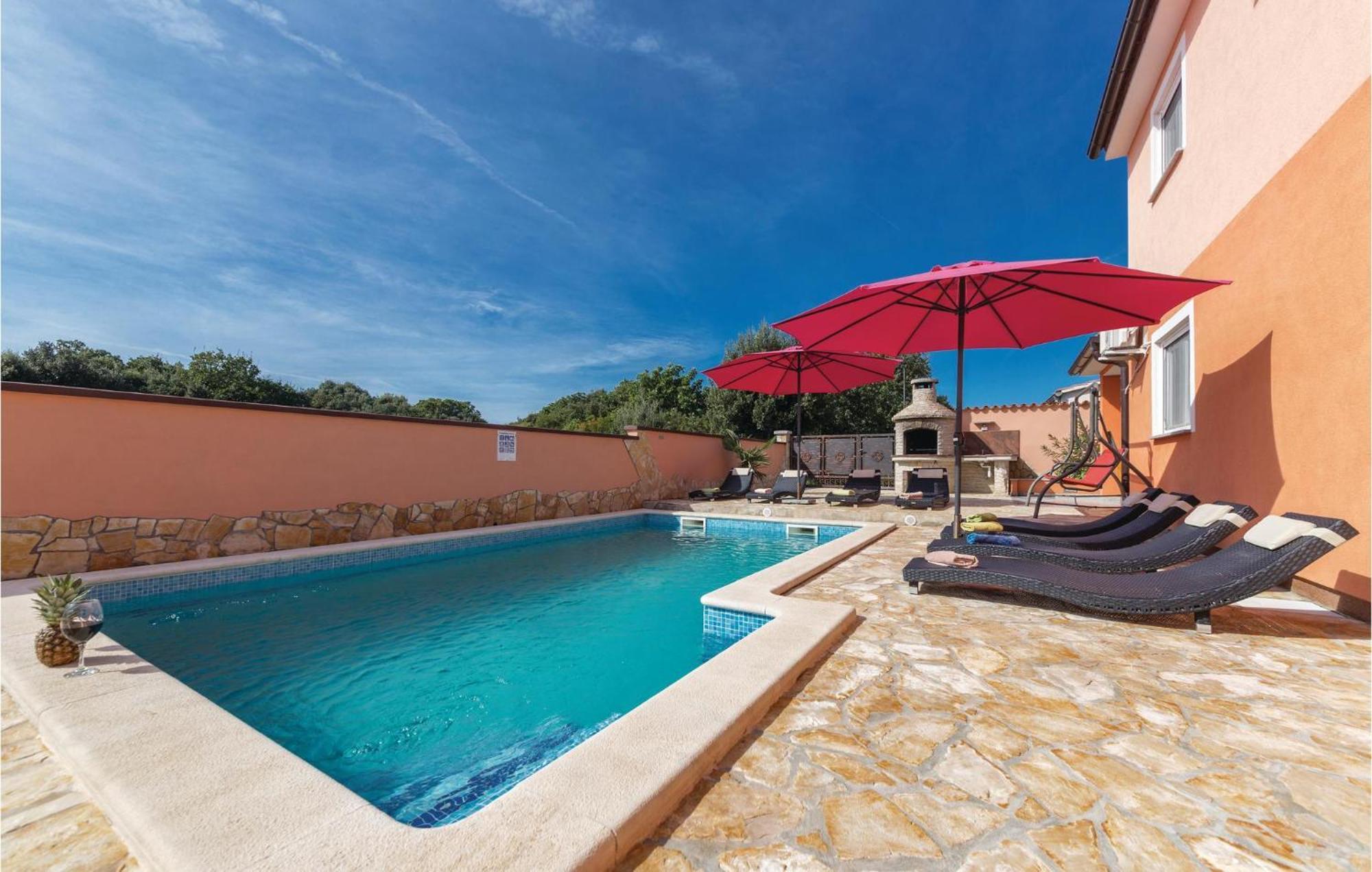 Stunning Home In Betiga With Wifi Barbariga Exterior photo