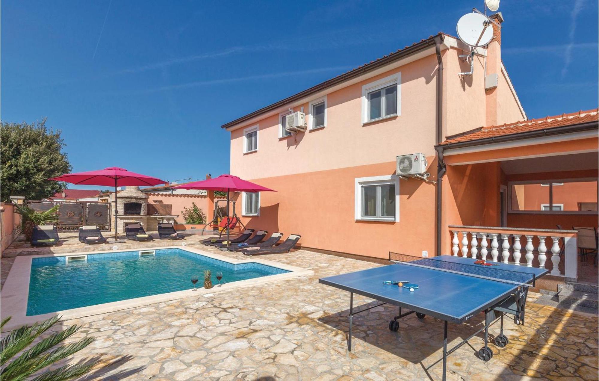 Stunning Home In Betiga With Wifi Barbariga Exterior photo